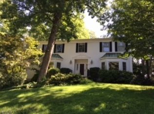 5 Heather Ln, Morristown, NJ 07960