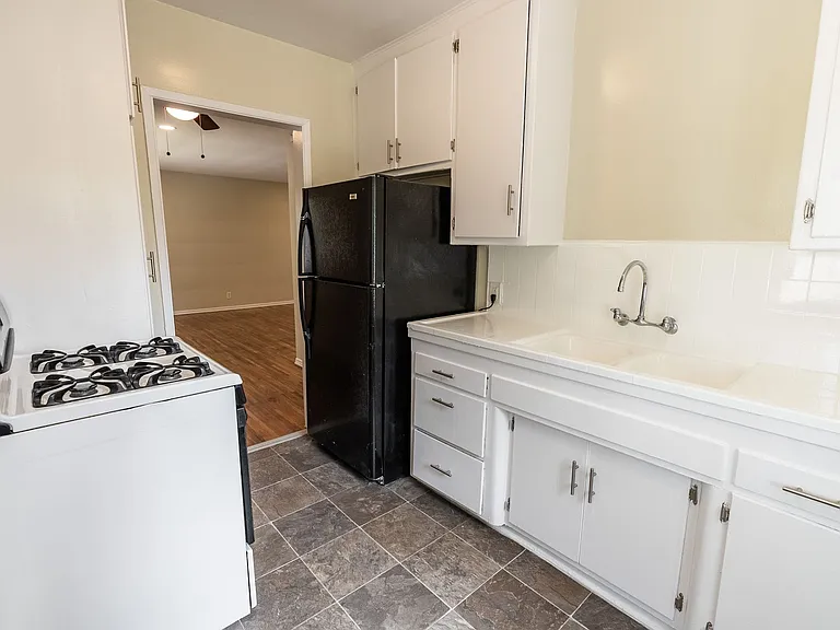 652 Veteran Ave — Photo 77
