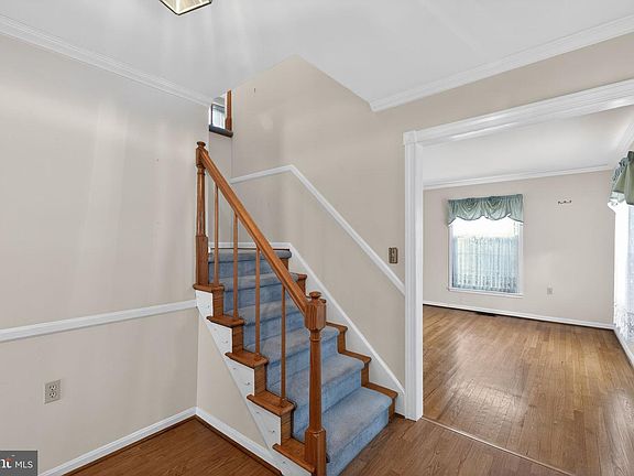 2nd image of 1609 Earlham Ave