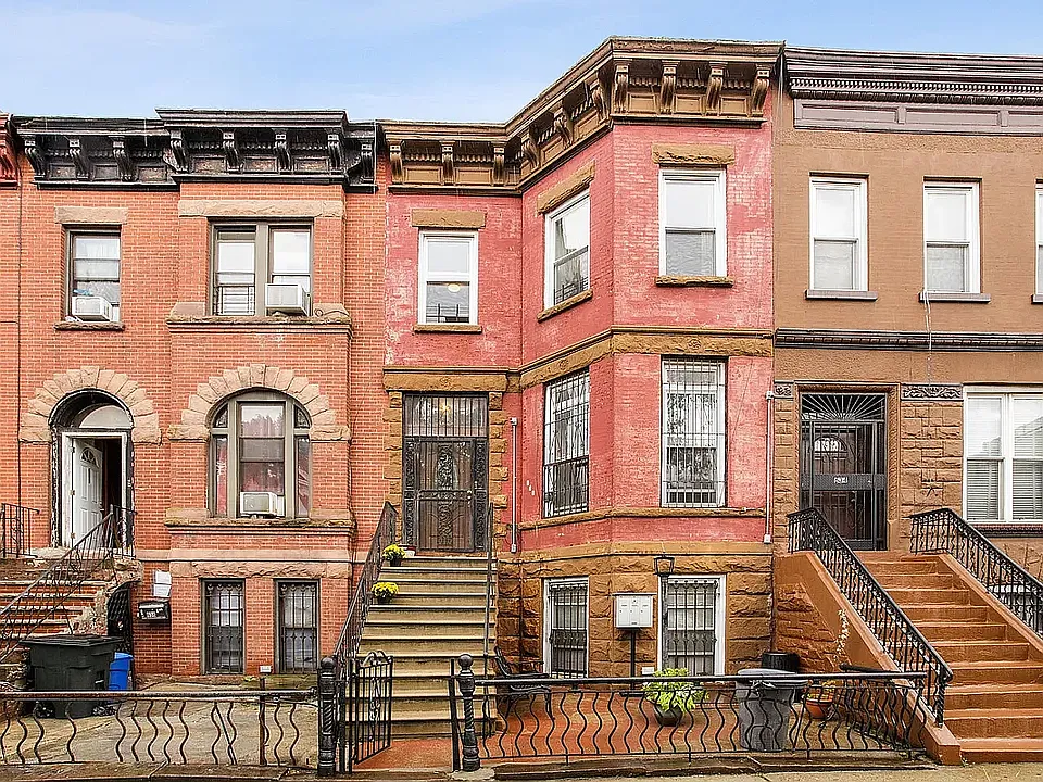 636 Halsey St #3