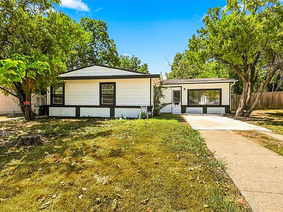 2nd image of 702 Jonathan Ln
