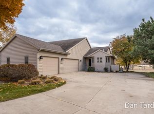 1648 E Harbour Towne Cir, Muskegon, MI 49441