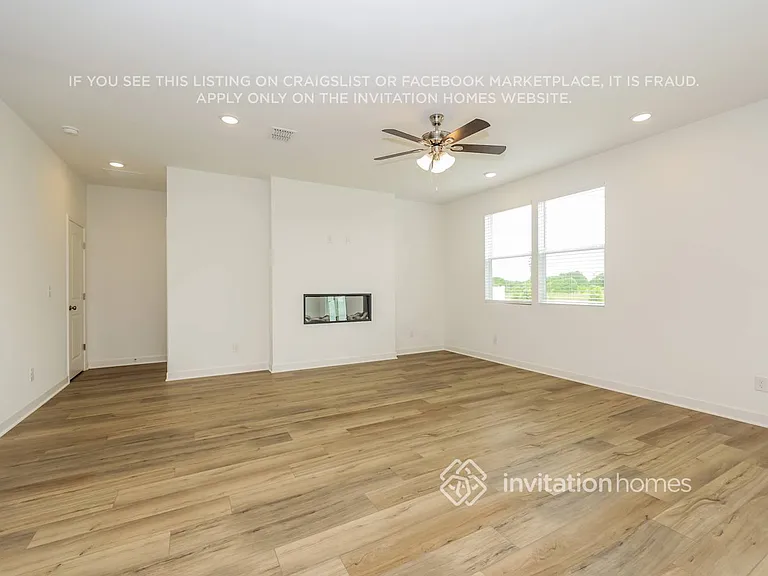 833 Molly Ln — Photo 4