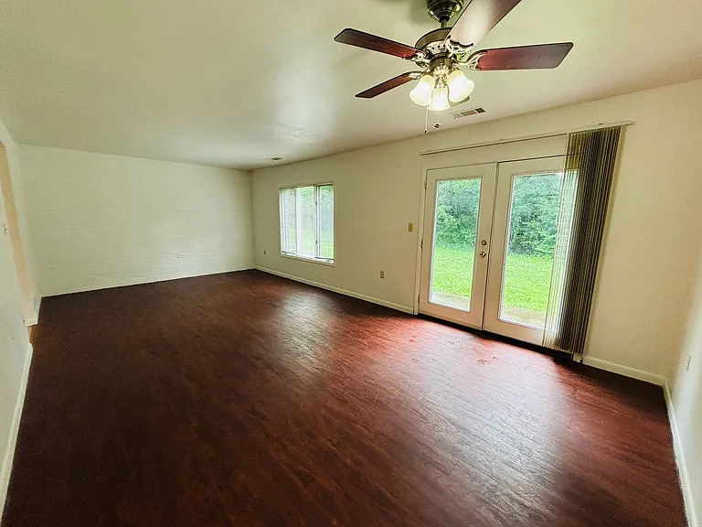 324 Shenandoah Cir — Photo 5