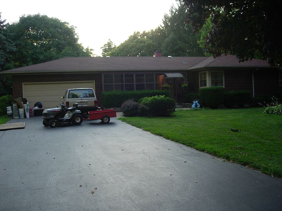 Front 80' double wide drive way- room for boat, rv, trailers,etc.