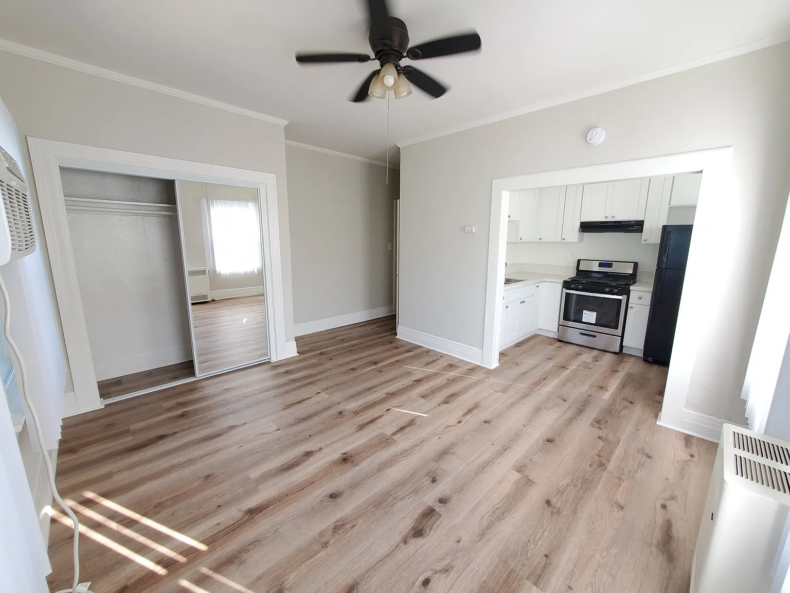 Studio, 420 sqft, $1,500 — Photo 2