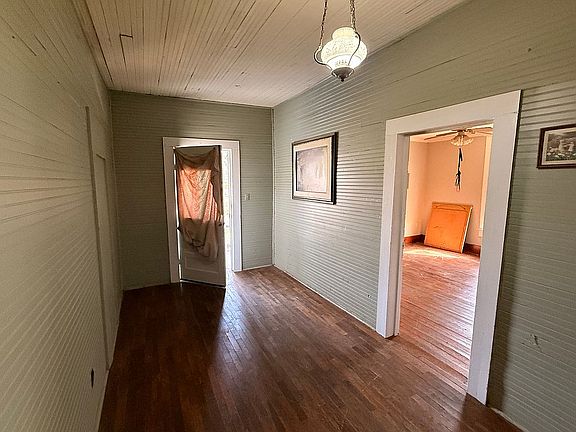 2nd image of 311 Gaston St