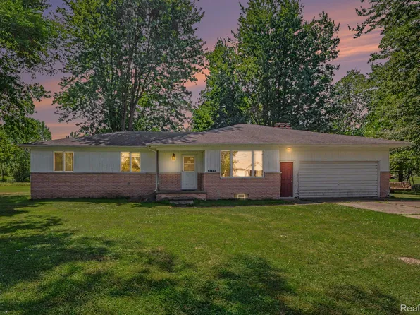 6953 Shea Rd, Cottrellville, MI 48039