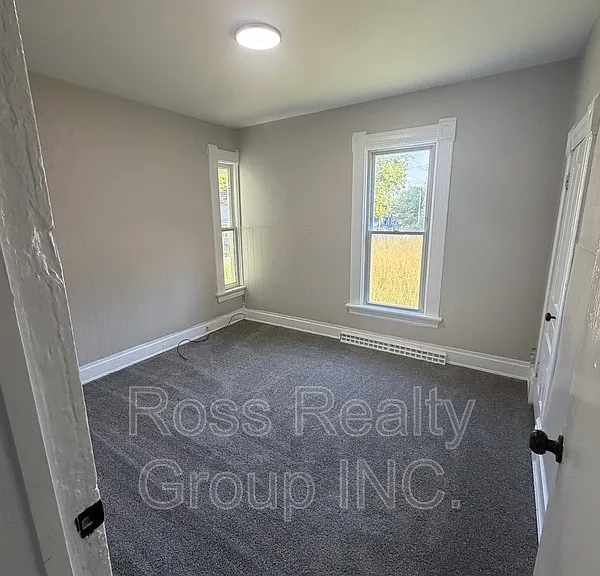 148 Gibbons St — Photo 5