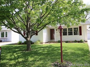 2228 Dunwich Dr, Springfield, IL 62702