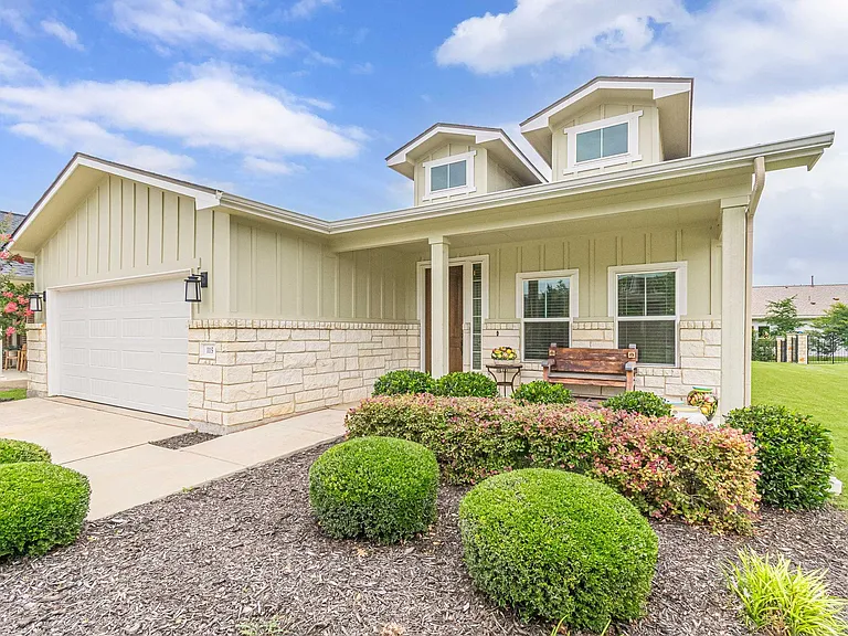 115 Laughing Pear Cv — Photo 2