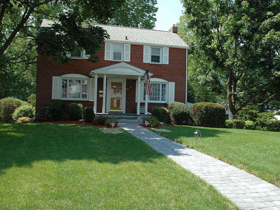 Brick Colonial 55x110 Lot