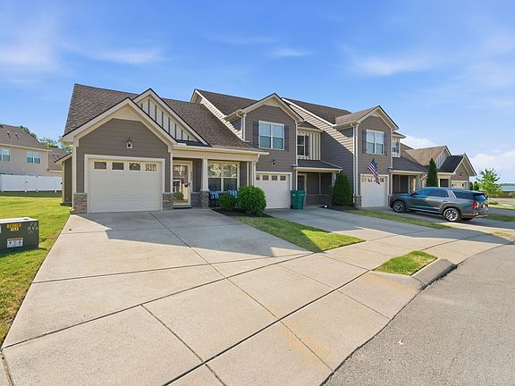3rd image of 4020 Commons Dr