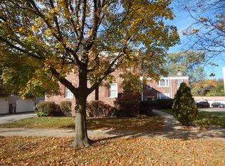 10414 S Walden Pkwy APT 2E, Chicago, IL