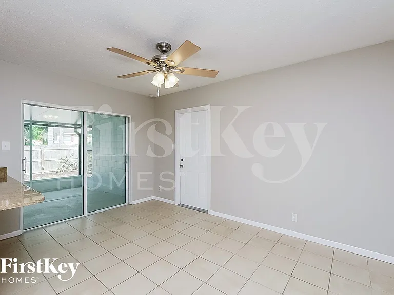 2210 Boxwood Way — Photo 5