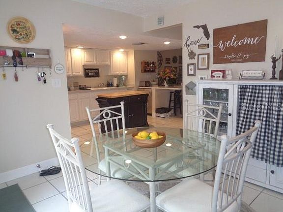 3rd image of 8713 Cove Ct
