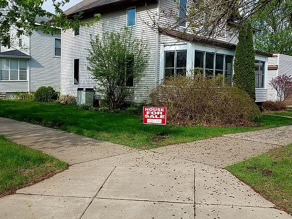 Corner Lot - Side View