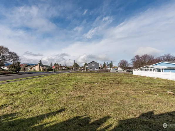 696 W Fir Street, Sequim, WA 98382