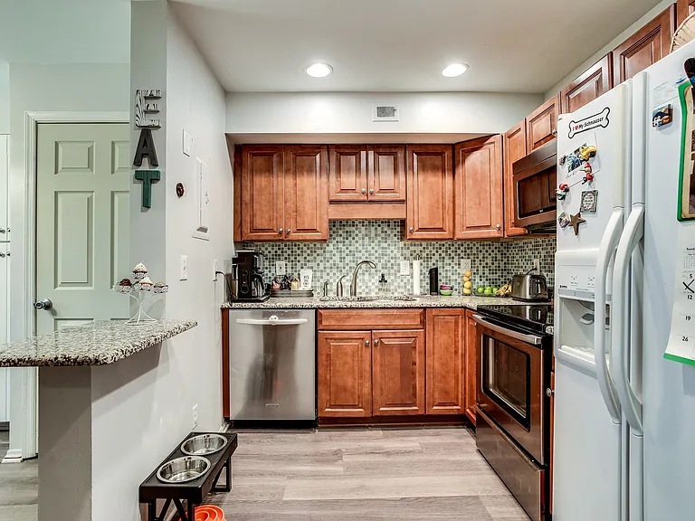 546 Azalea Dr — Photo 5