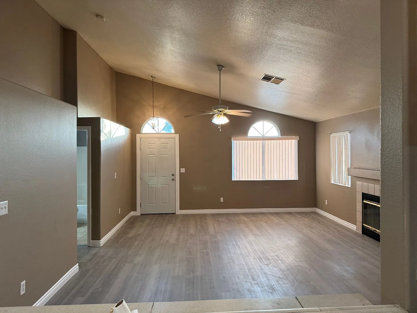 2 Bedroom Fast Move In! — Photo 3