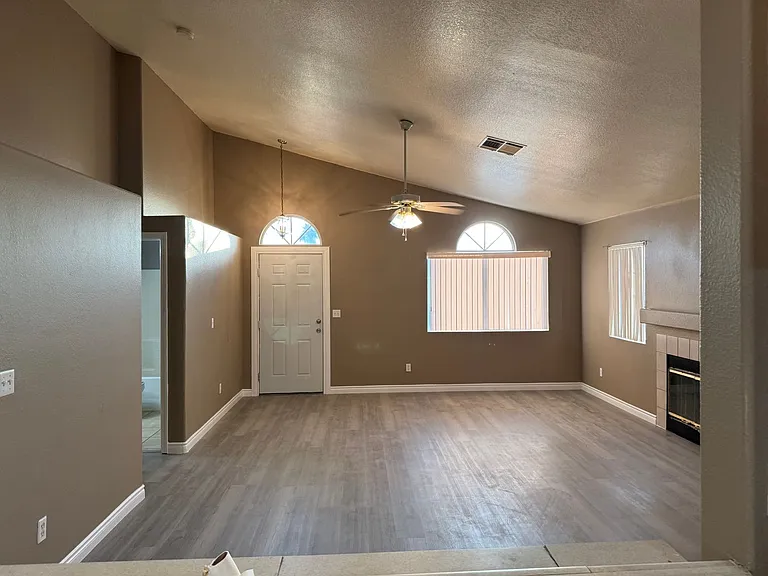 3736 Rose Canyon Dr — Photo 3
