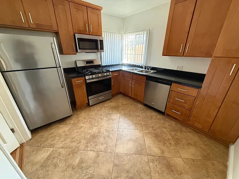 1811 N Garfield Pl #4D — Photo 3