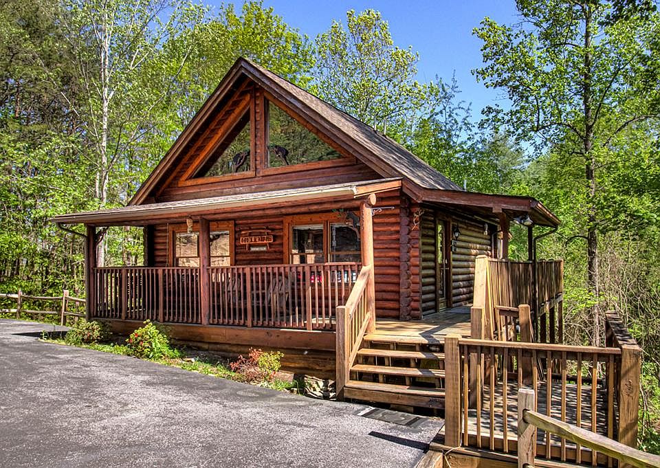 BIG BEAR LODGE - 12 bedroom Cabin in Pigeon Forge