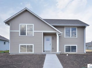 2113 Lunden St, Saint Peter, MN 56082