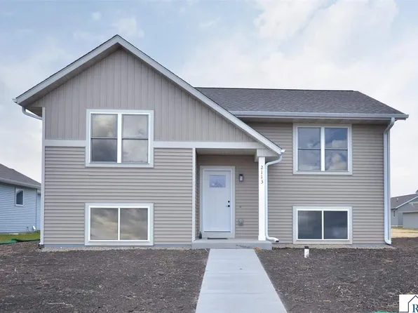 2113 Lunden St, Saint Peter, MN 56082