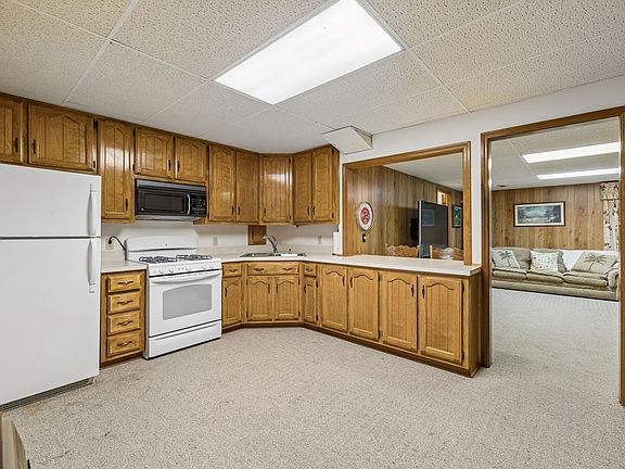39th image of 20 Riverbend Ln