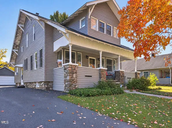 34 S Park Drive, Gloversville, NY 12078