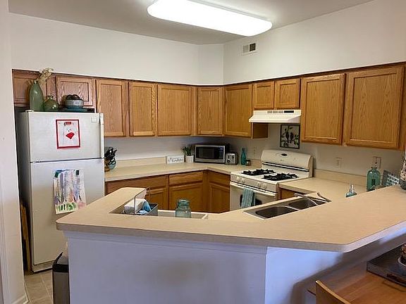 2nd image of 819 E Summerfield Gln #819