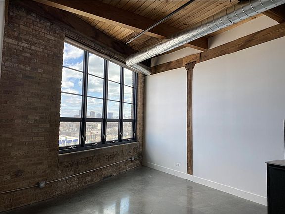 2nd image of 2078 N Southport Ave #302