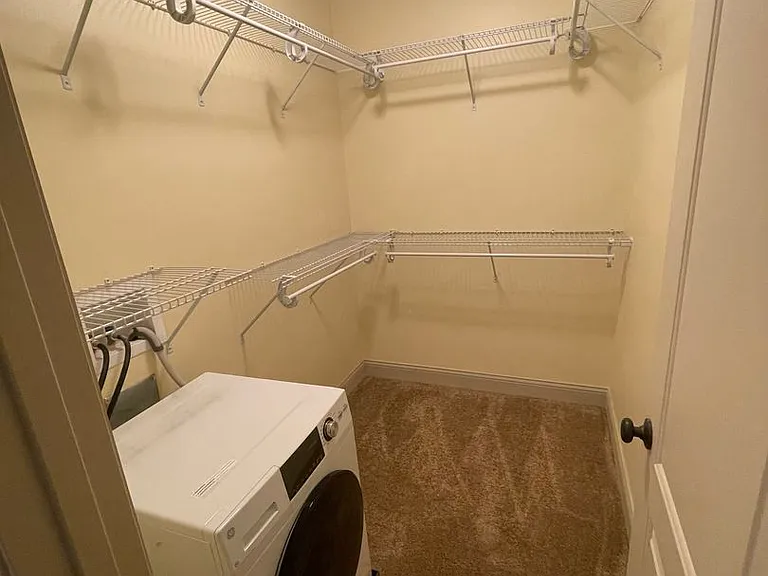 1404 E State St Apartments — Photo 5