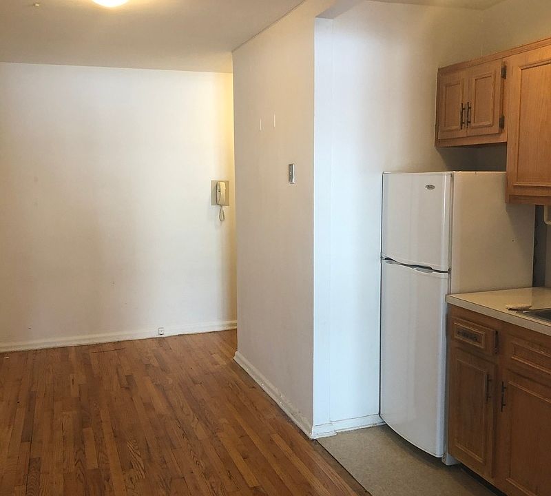2nd image of 3220 Netherland Ave APT 4K