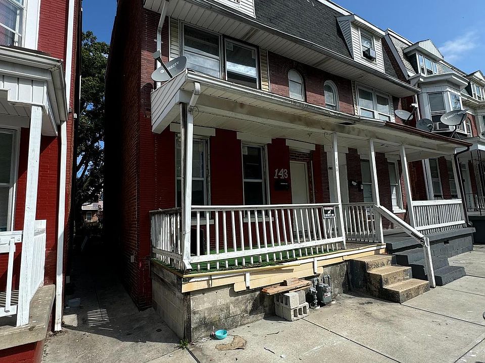 2nd image of 143 W Maple St