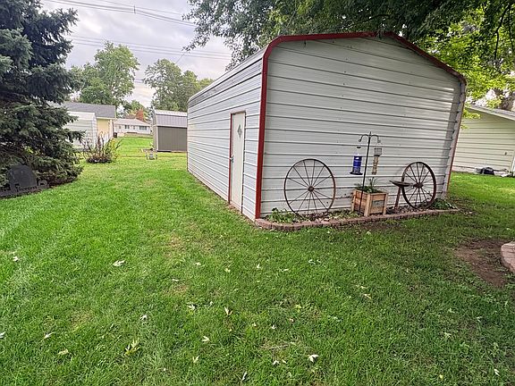 3rd image of 303 Pine St