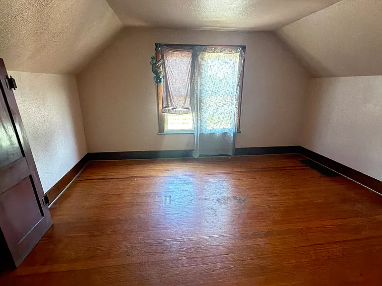 2120 Saint Louis Ave — Photo 13