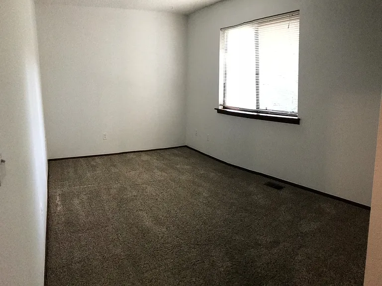 1513 Seneca Cir — Photo 8
