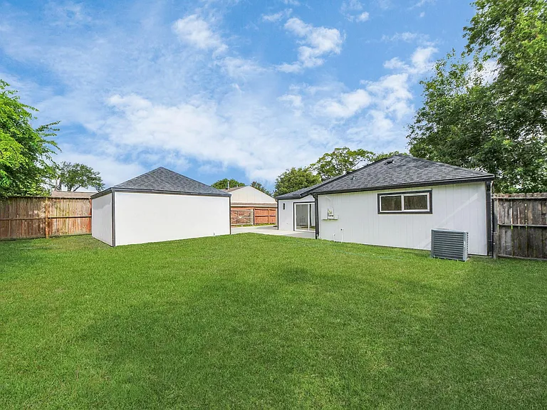 6249 Locke Ln — Photo 13