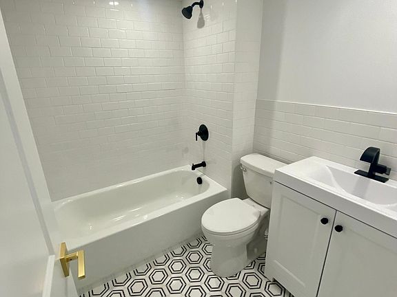 4th image of 4420 Jamieson Ave #2D