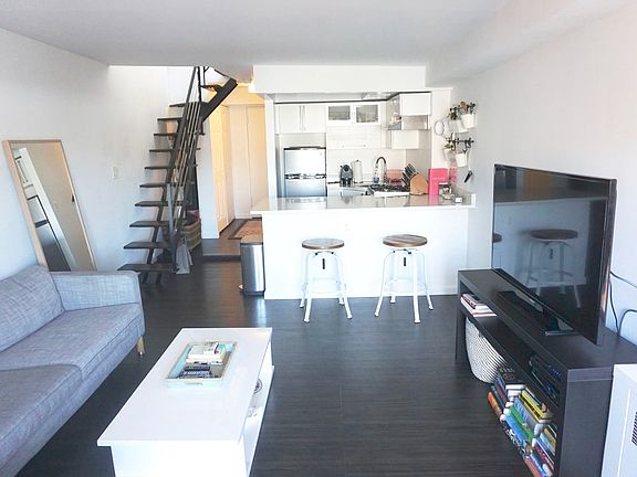 5th image of 184 Thompson St APT 6R