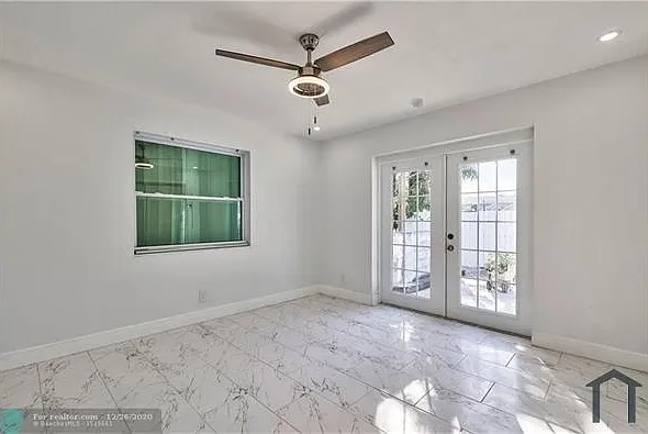 1389 W 33rd St — Photo 10