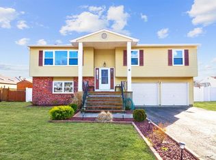 6 Aspen Ln, Howell, NJ 07731