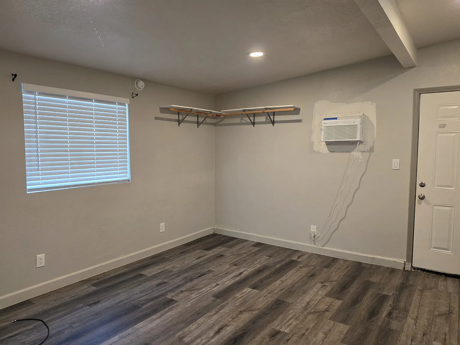 Studio, 240 sqft, $900 — Photo 4