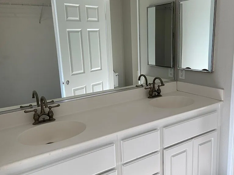 9728 Marilla Dr — Photo 8