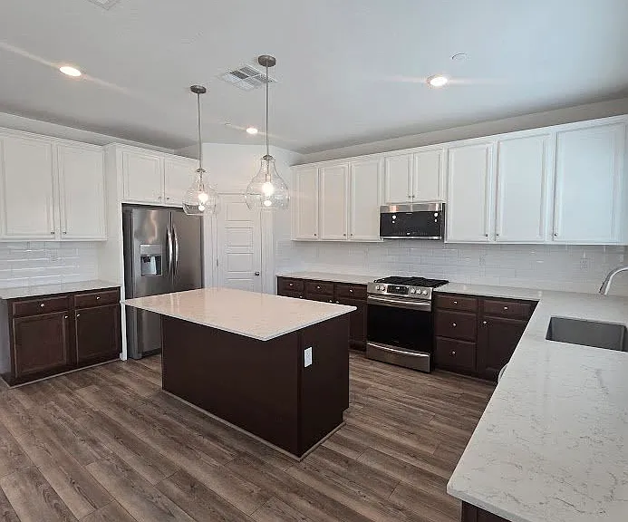 2320 S Claremont Ave — Photo 14