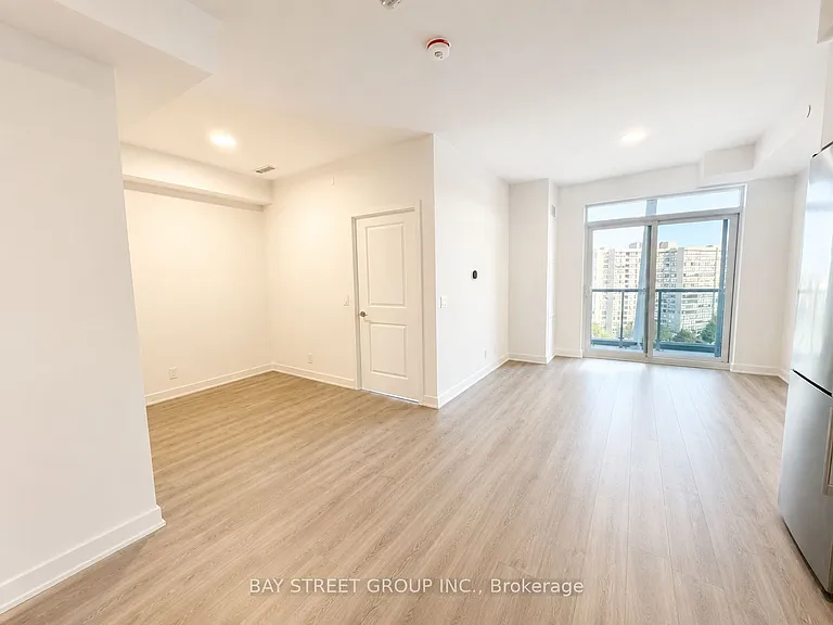 50 Upper Mall Way #912 — Photo 5