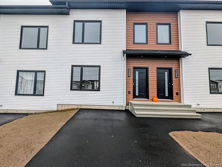 124 Ernest St — Photo 1