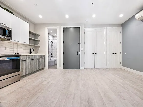 Building Photo - 1757 Brooklyn Ave #2B